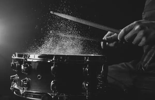 Legalne podkłady muzyczne: Darmowe, płatne i AI co musisz wiedzieć?